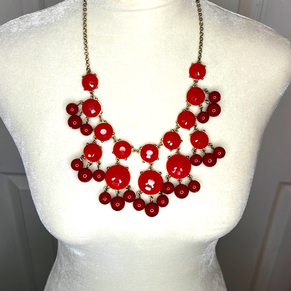 Red adjustable length necklace